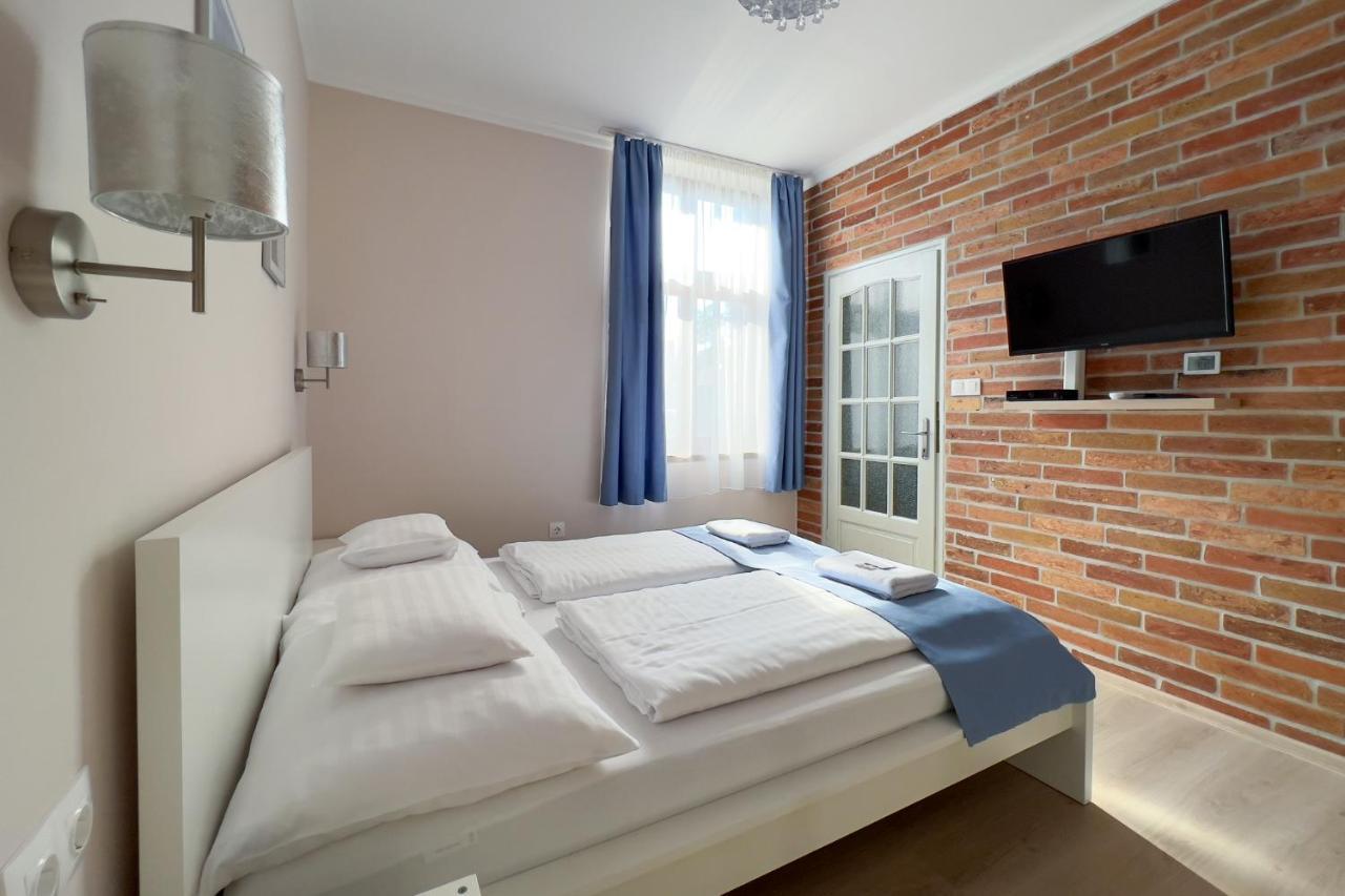Anova Apartman Gyula Ngoại thất bức ảnh